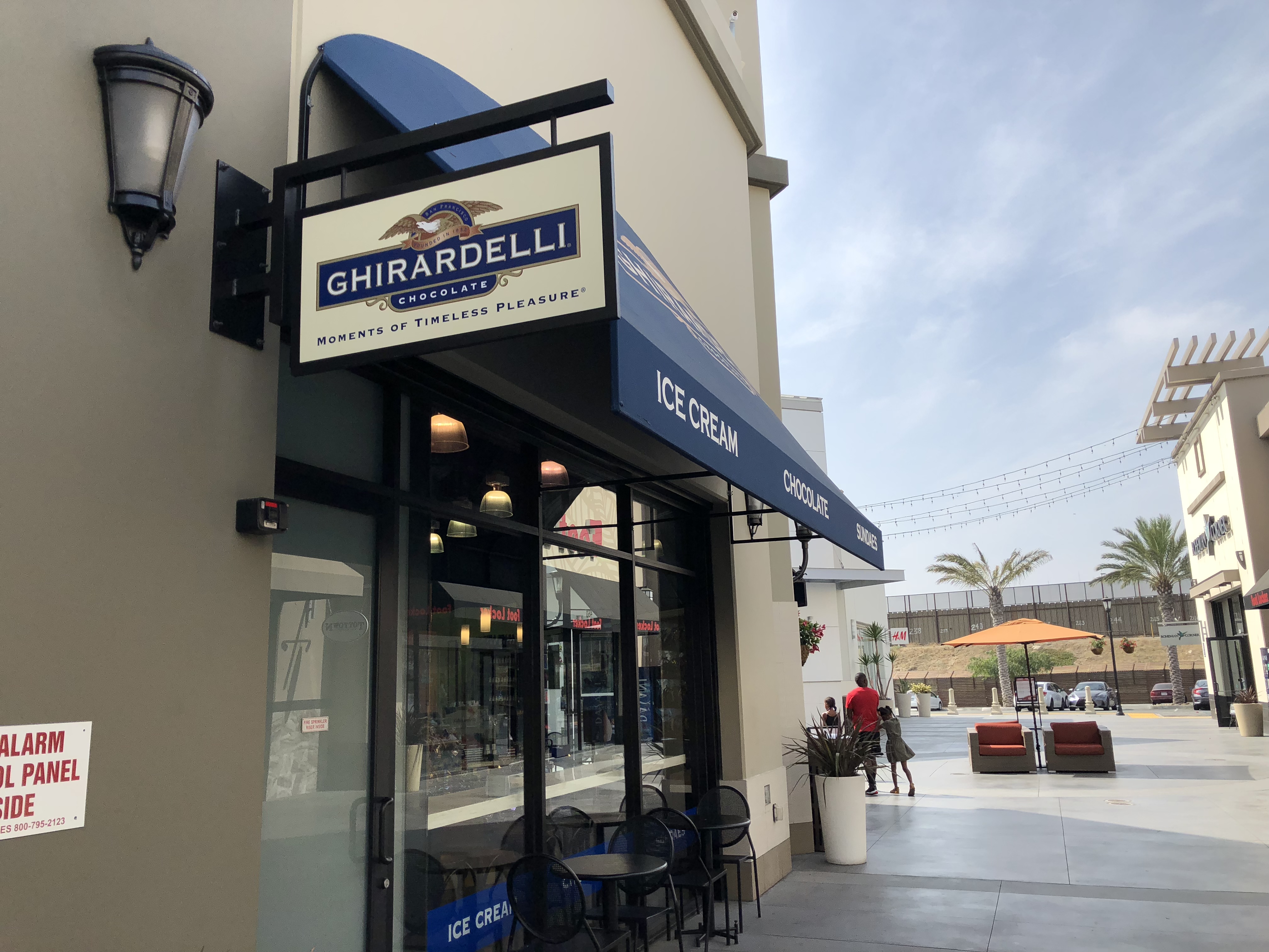 Las Americas Premium Outlets at the U.S.–Mexico border